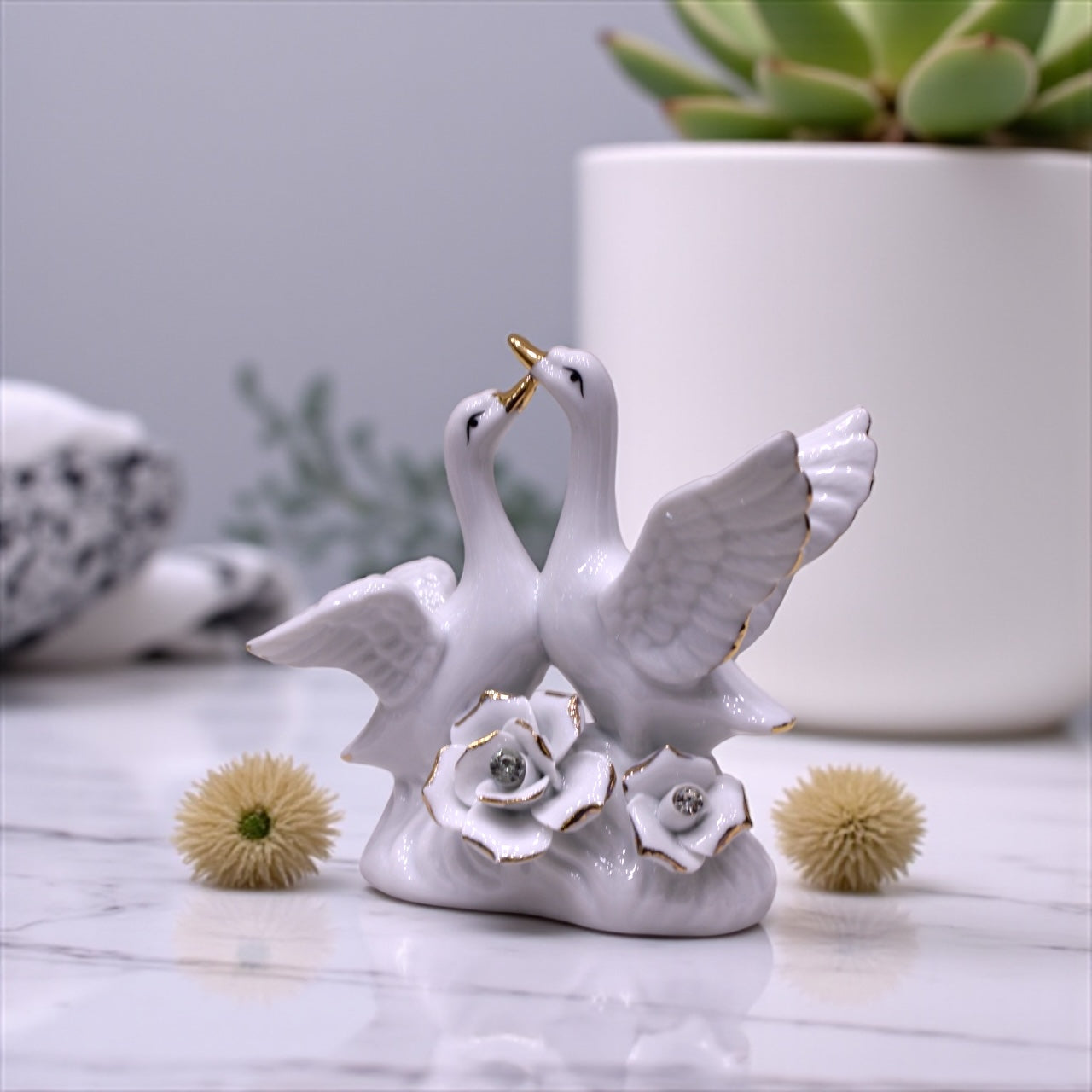 Romantic Swan Decor