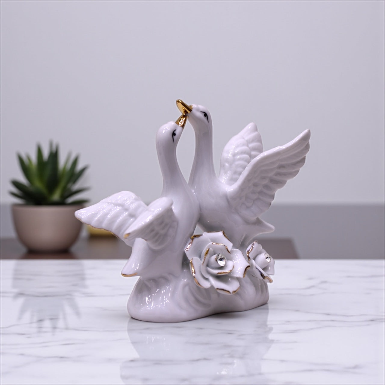 Romantic Swan Decor
