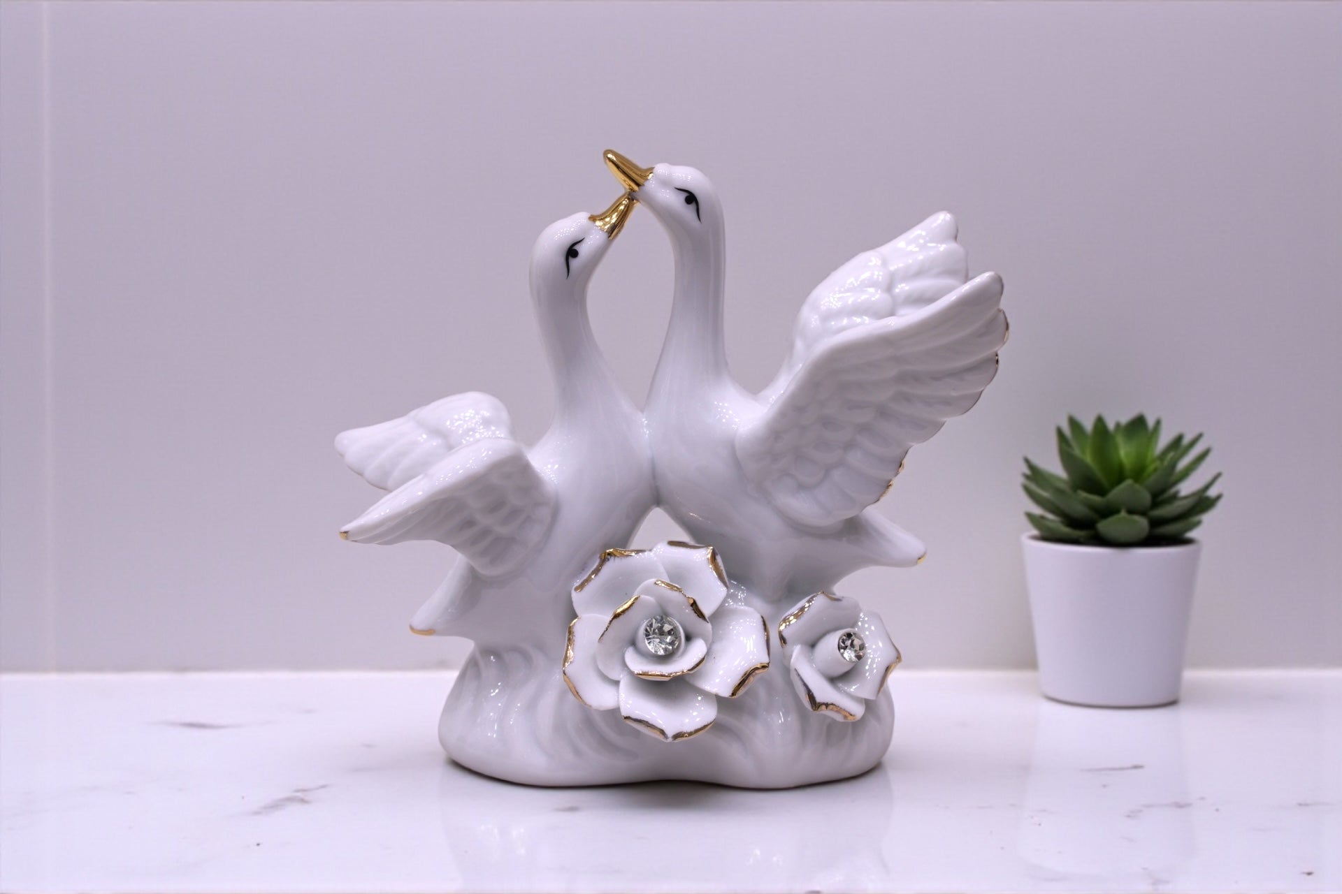 Romantic Swan Decor